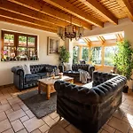 Wellnessparadies Mit Sauna Und Whirlpool *