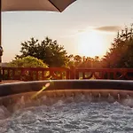 Wellnessparadies Mit Sauna Und Whirlpool