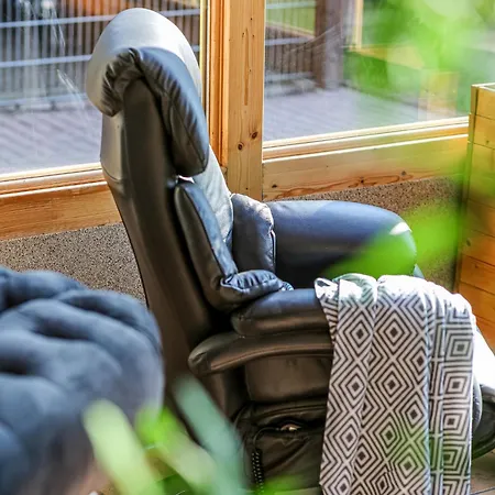 Wellnessparadies Mit Sauna Und Whirlpool 克拉科夫西