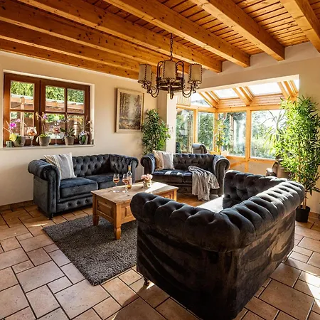 Wellnessparadies Mit Sauna Und Whirlpool *