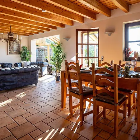 Wellnessparadies Mit Sauna Und Whirlpool 펜션 *