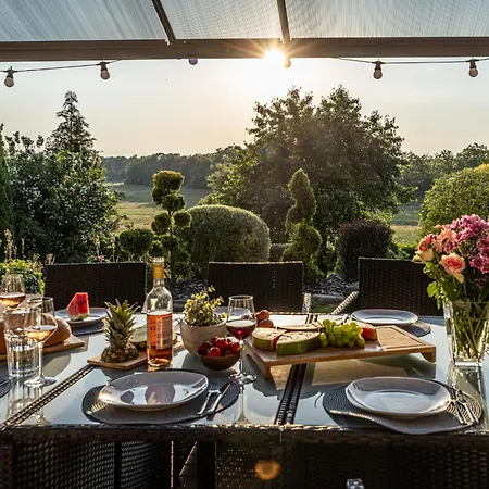 Wellnessparadies Mit Sauna Und Whirlpool *