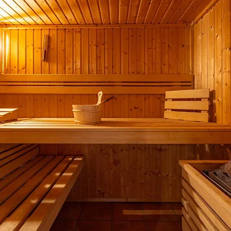 Wellnessparadies Mit Sauna Und Whirlpool 克拉科夫西